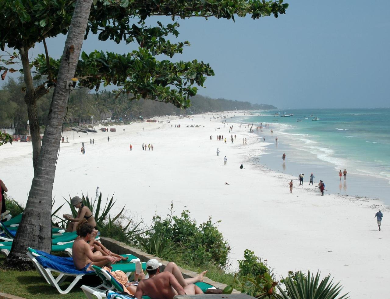 Baobab Beach Resort & Spa Diani Beach Esterno foto